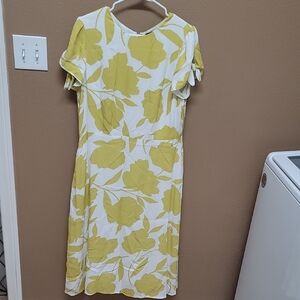 Ann Taylor Yellow and White Dress with Flutter Sleeves 💛🤍